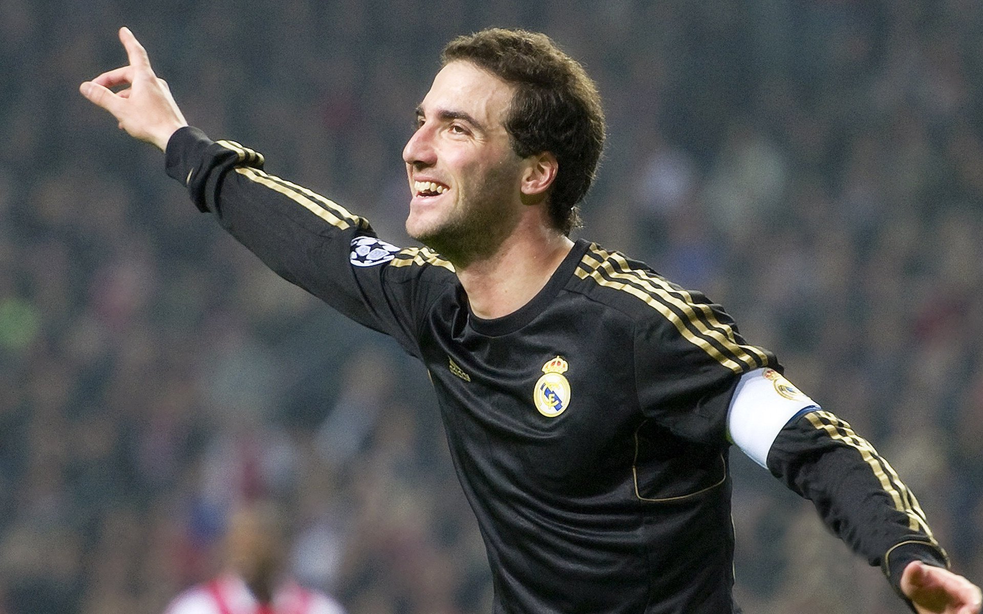 法甲：巴黎在客场逆转里尔，争冠格局再掀高潮，巴黎对战里尔